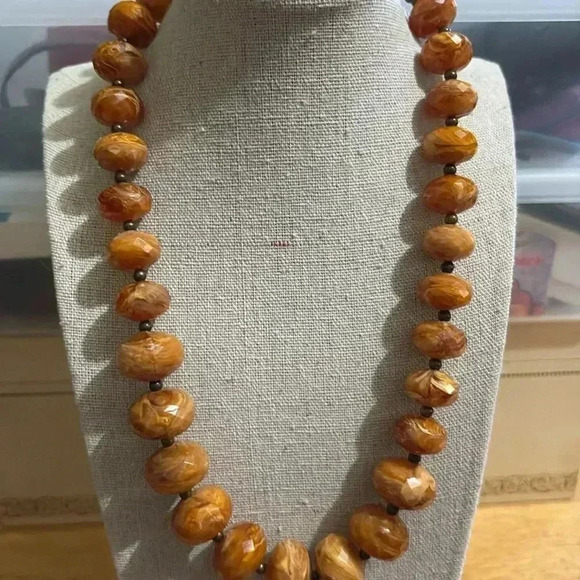 ‎Avon - Picture 1 of 1